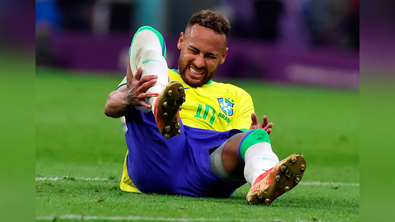 Informações de bastidores indicam um conflito de diagnósticos entre o staff do atleta e os médicos: discute-se se o caso é uma lesão muscular real ou apenas um edema