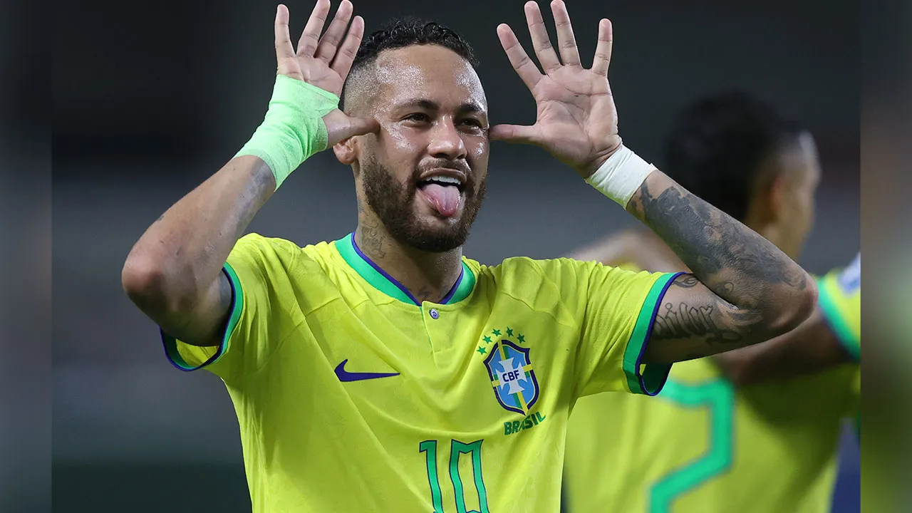 Atacante em ação comercial gravada previamente; retorno à Seleção disparou contratos de grandes marcas globais.