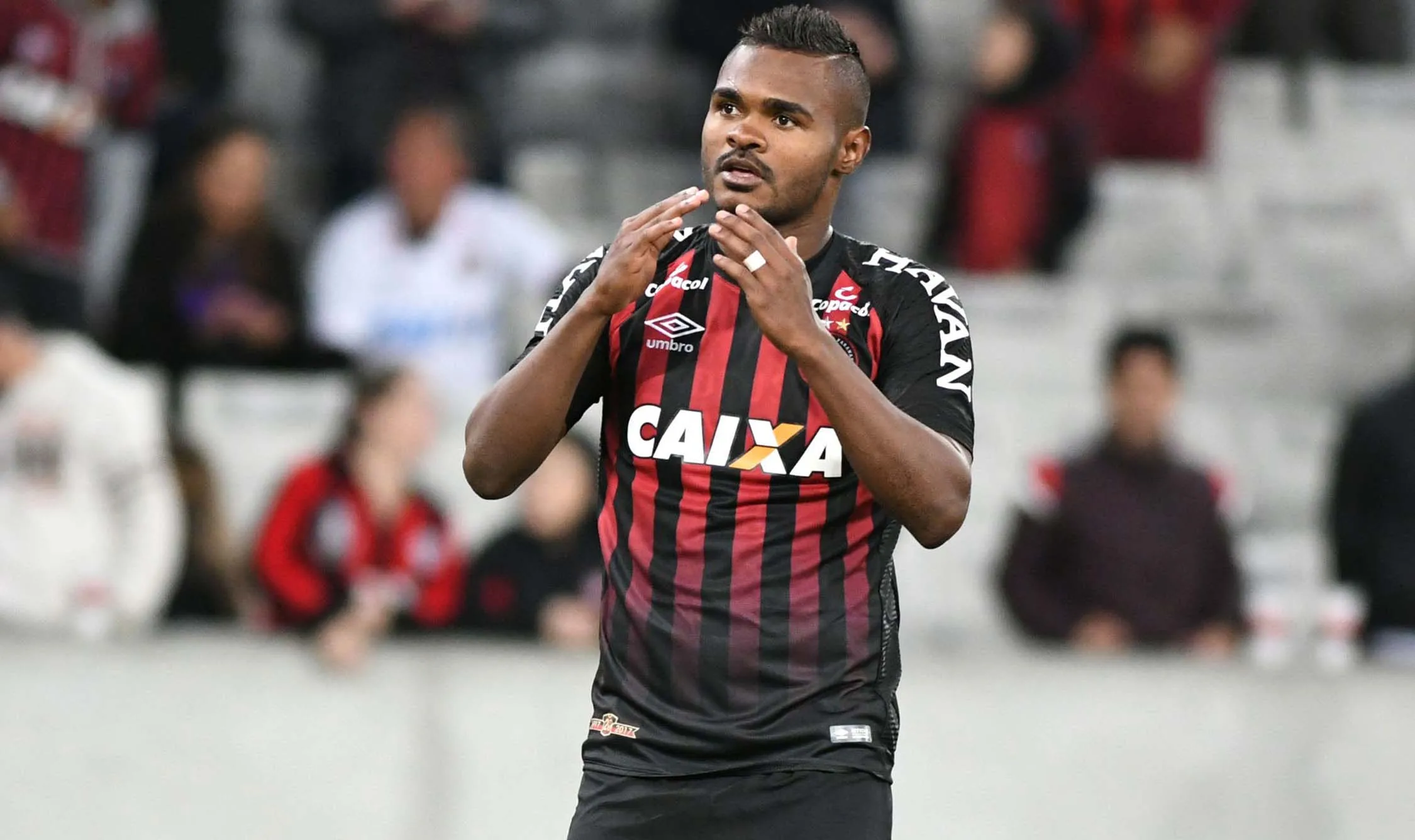 Nikão estão na China e entra no radar do Remo