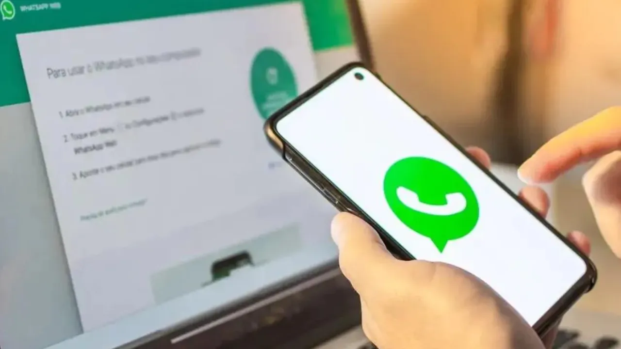 Tela de computador exibindo a interface do WhatsApp Web com aviso de erro de conexão.