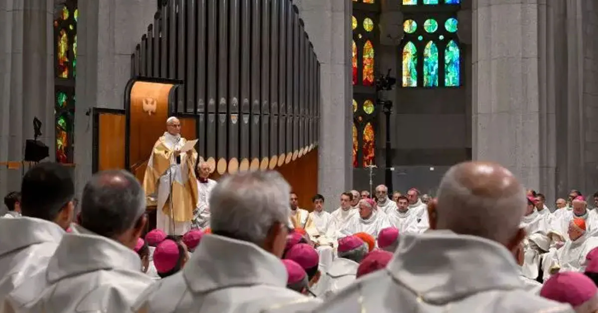 Considerada um dos maiores cartões-postais de Barcelona e visitada por milhões de turistas todos os anos, a Basílica da Sagrada Família teve sua construção iniciada em 1882.