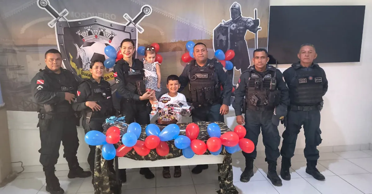 Fã da PM, Antony foi surpreendido por uma grande festa de aniversário que reuniu familiares e policiais da guarnição. Na ocasião, ele ganhou presentes e comemorou a data do jeito que sempre quis.