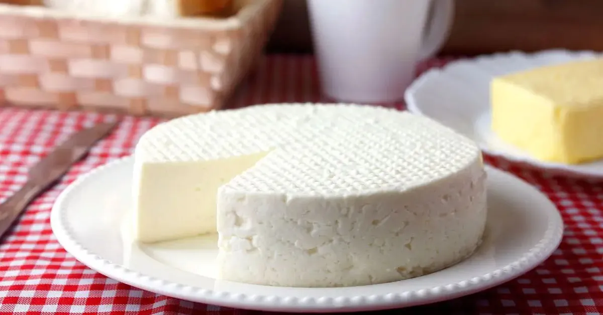 A escolha do tipo de queijo e a quantidade consumida são fatores importantes.