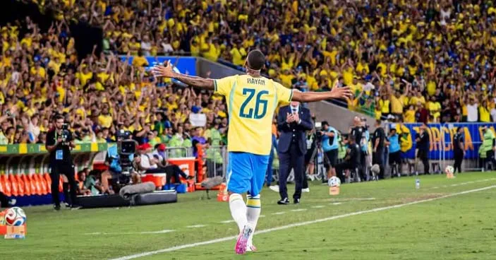 Cria do Vasco marcou o primeiro dele no Maracanã com a Amarelinha