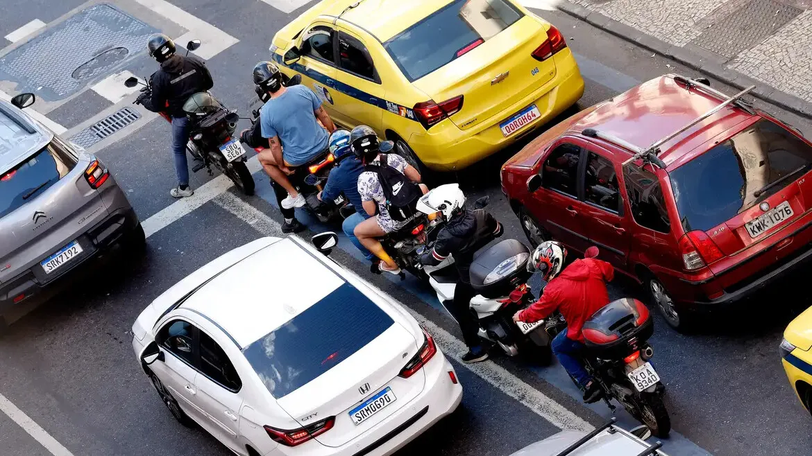 Motocicletas representam mais de 40% das mortes no trânsito, segundo Atlas da Violência 2026.
