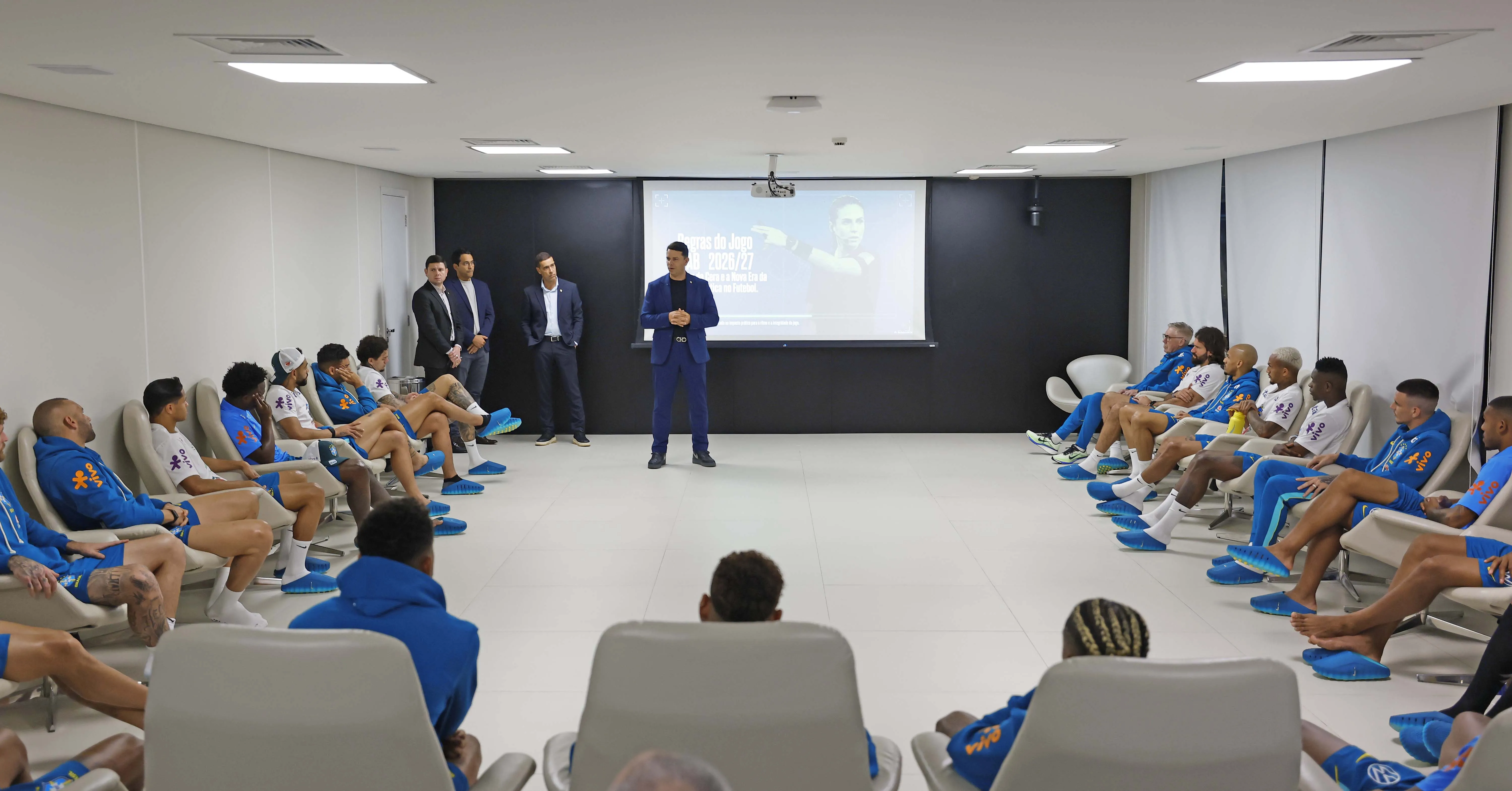Jogadores conheceram as novas regras que estarão na Copa do Mundo e depois serão implementadas nos campeonatos
