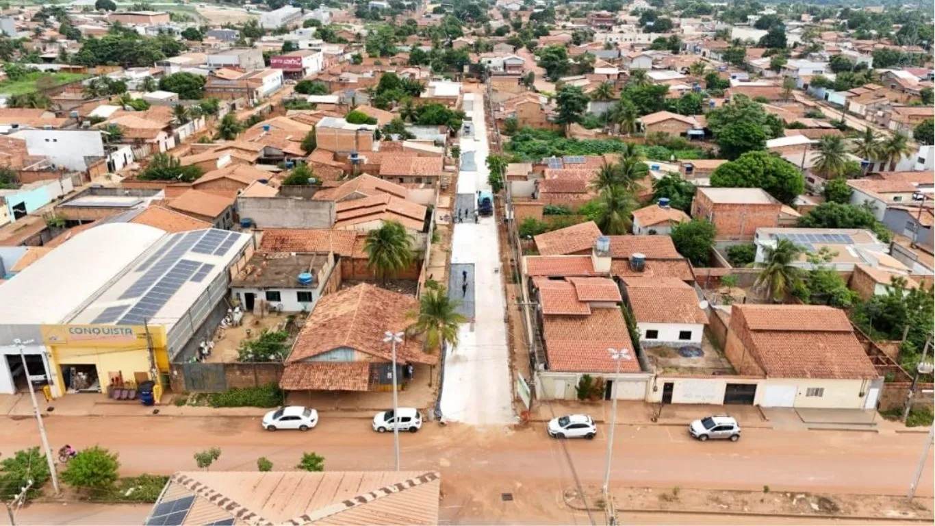 O defensor público José Erickson Rodrigues detalha as irregularidades do processo que afeta o bairro São Miguel da Conquista.