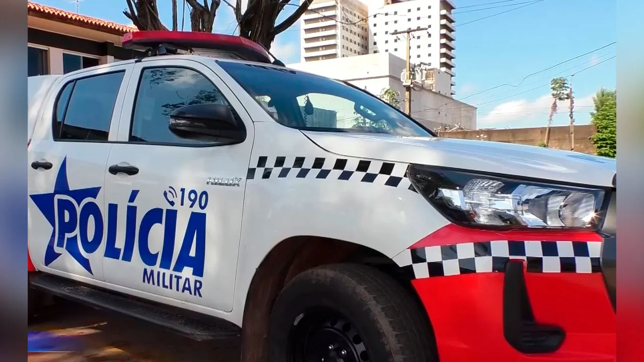 Policiais do Batalhão de Missões Especiais (BME) isolam área de mata na Vila do Rato após confronto armado durante a tarde.