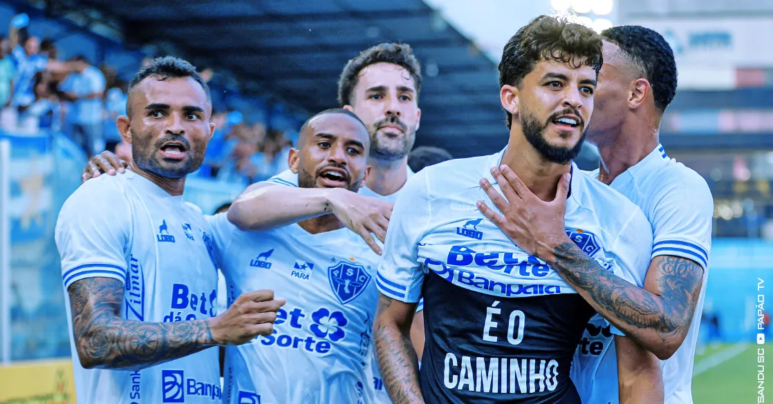Bruno Bispo (camisa preta) marcou o gol que garantiu mais três pontos para o Papão