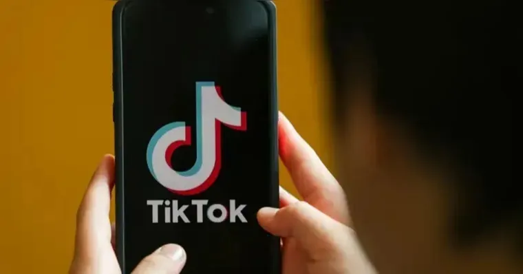 No TikTok, esse modelo cresceu tanto que a plataforma passou a funcionar como uma espécie de loja virtual.