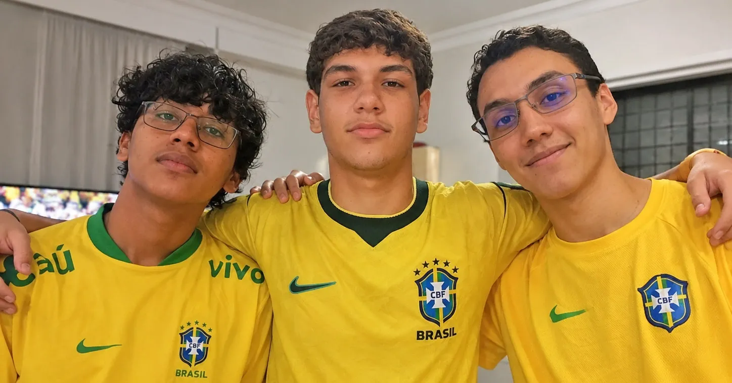Jovens seguem sonhando com o Hexa