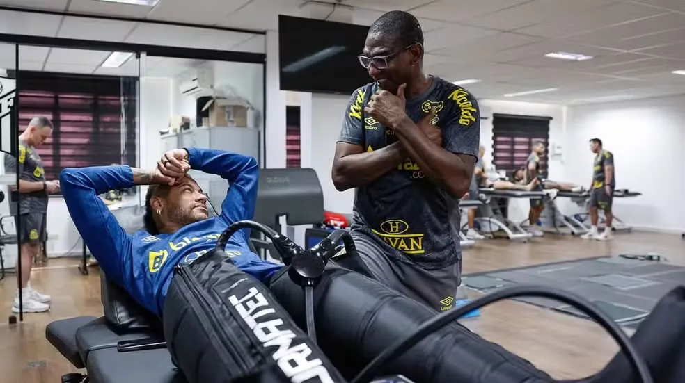 Neymar se prepara para a Copa do Mundo 2026, mas sua presença no Santos é incerta
