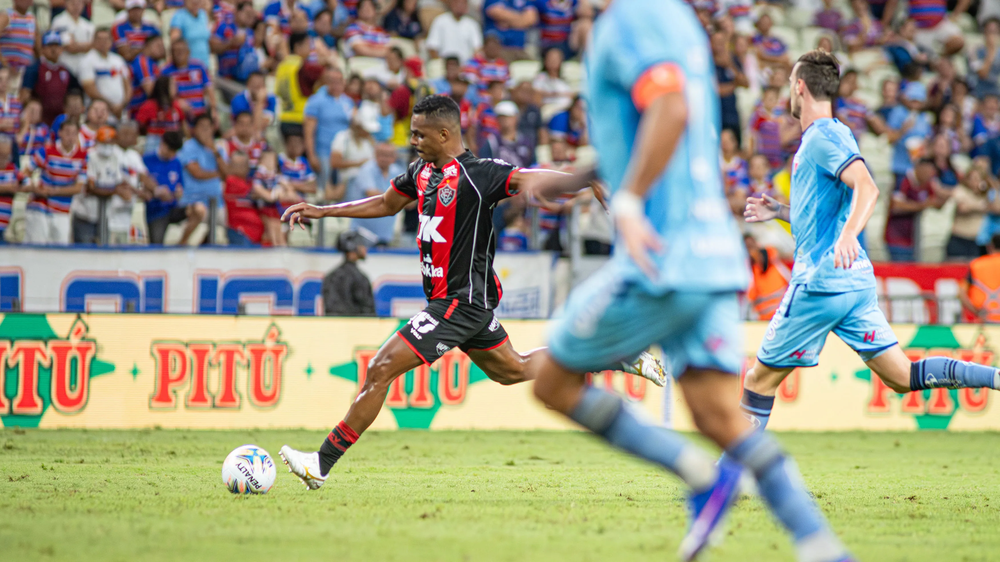 Vitória surpreende e vira jogo contra o Fortaleza!