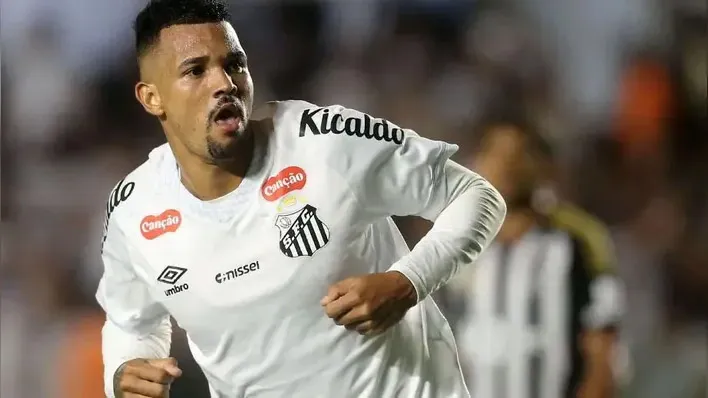 Remo se aproxima de reforçar a defesa com Zé Ivaldo.