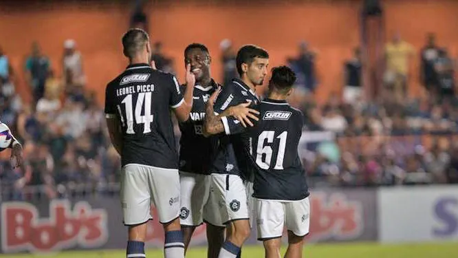 Clube do Remo vence o Galvez por 2 a 1, mas diz adeus à Copa Norte.