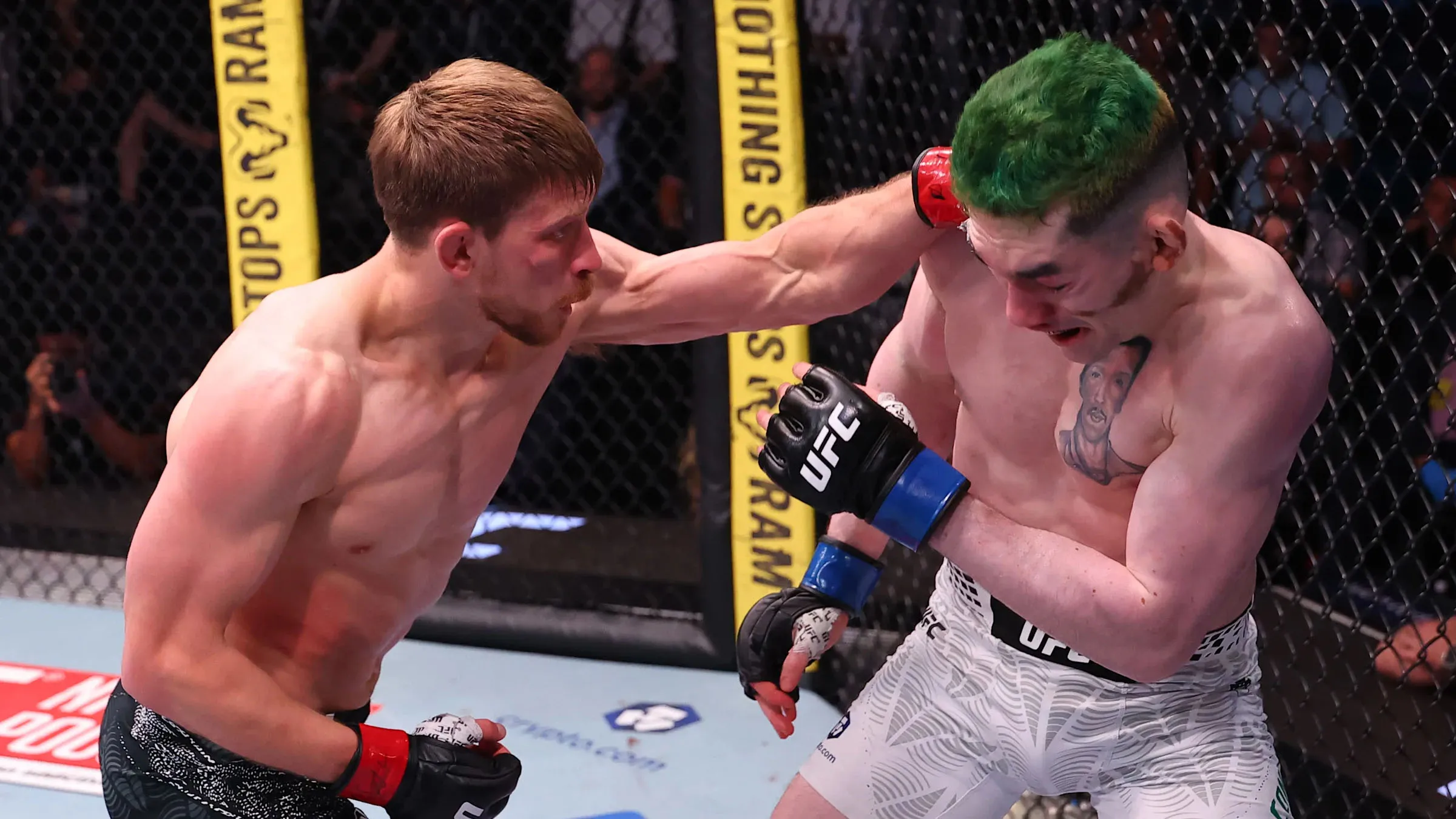 Melquizael Costa é derrotado por Arnold Allen em luta acirrada no UFC Vegas 117