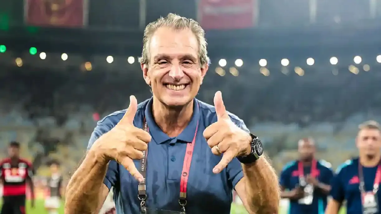 Presidente do Flamengo, Luiz Eduardo Baptista, e Libra resolvem impasse e garantem até R$ 35 milhões a mais por temporada