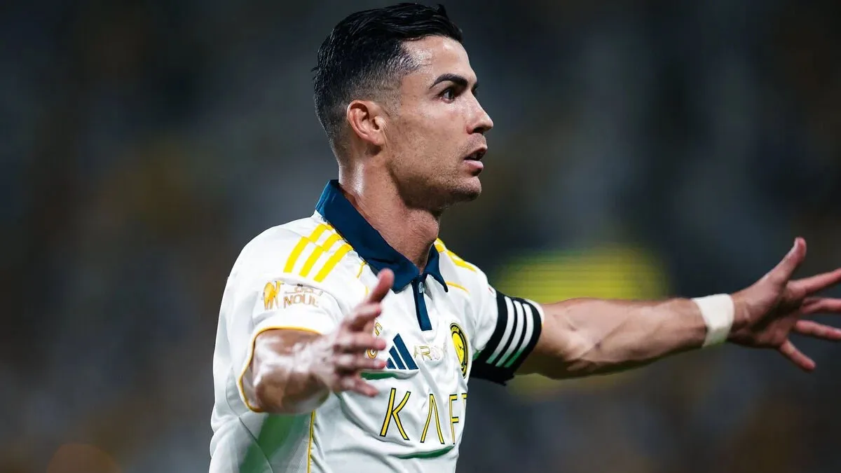 Cristiano Ronaldo brilha aos 41 anos e leva o Al-Nassr ao título da Liga Saudita.