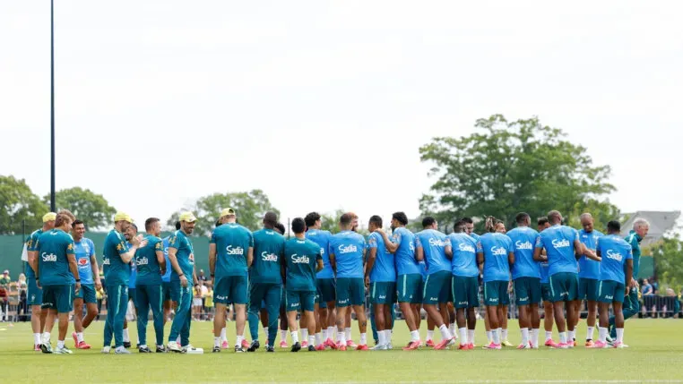 Carlo Ancelotti completa 67 anos e recebe homenagens da Seleção Brasileira.