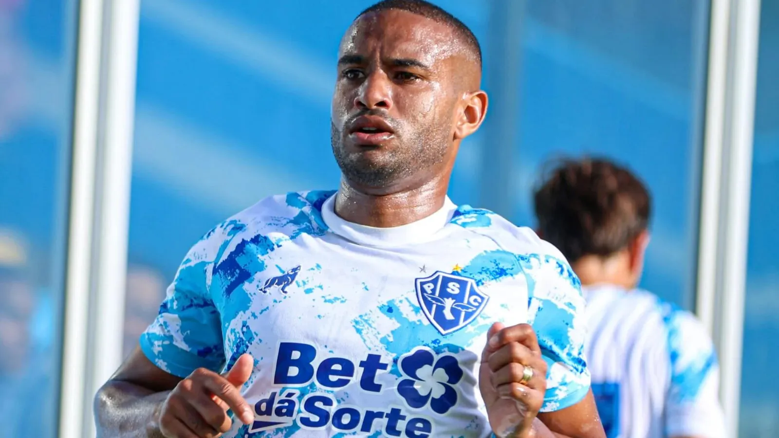 Paysandu busca recuperação na Série C. Edílson fala sobre pressão e confiança.