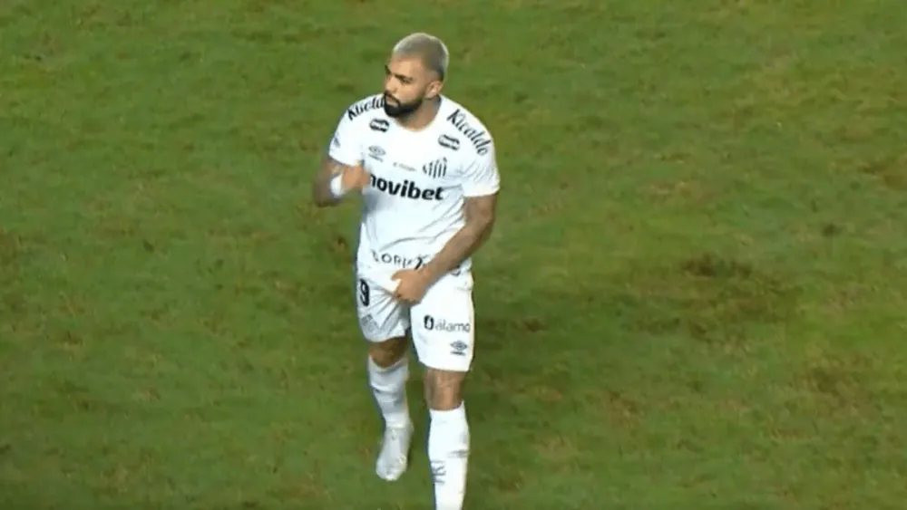 Gabigol faz gesto obsceno e é expulso na vitória do Santos.