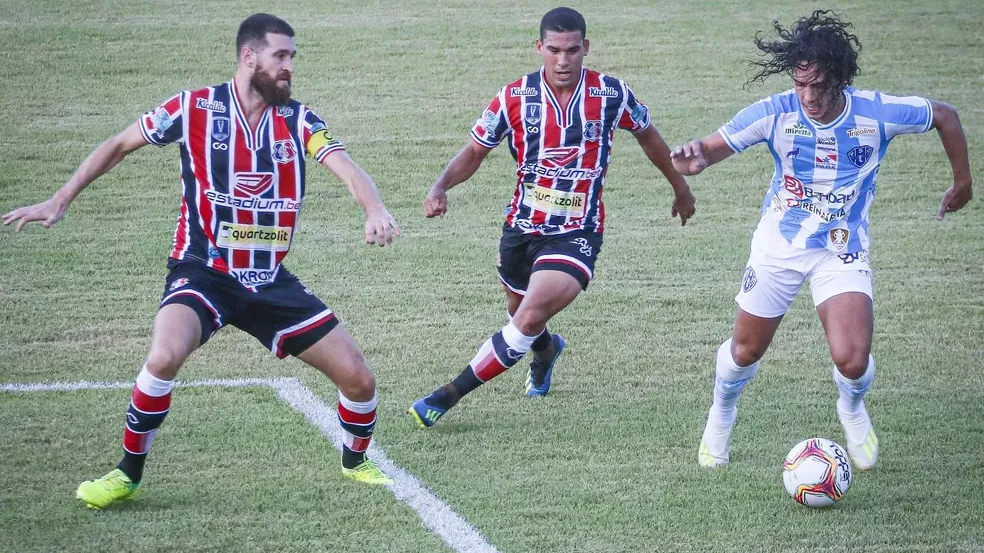 O Paysandu enfrenta o Santa Cruz na Curuzu.