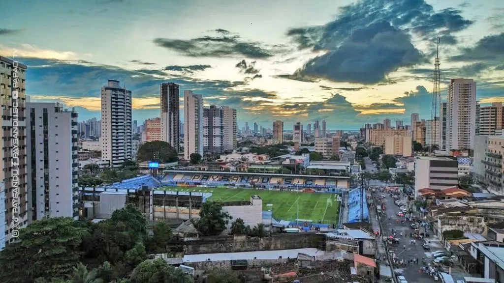 Santa Cruz critica Paysandu por cancelar ingressos de cortesia e defende os direitos de sua torcida.