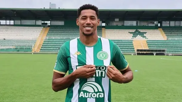 Paysandu busca retorno de Maurício Garcez, mas negociação esbarra em obstáculos financeiros.
