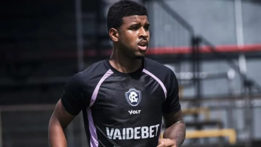 O volante Jaderson foi o único dos 26 jogadores levados pelo técnico Léo Condé que não participou da atividade diante da Tuna Luso