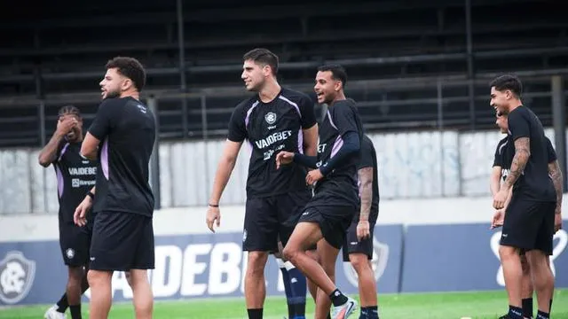 Edson Fernando (à esquerda) se junta ao Remo