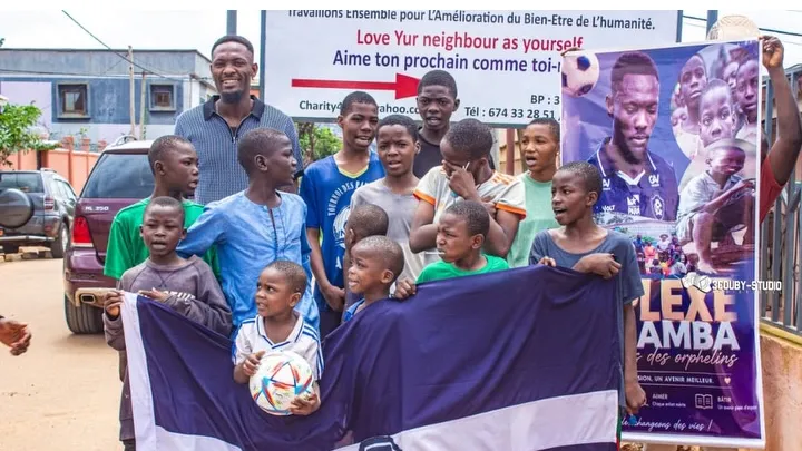 Duplexe Tchamba, do Clube do Remo, usou suas férias para ajudar sua terra natal.