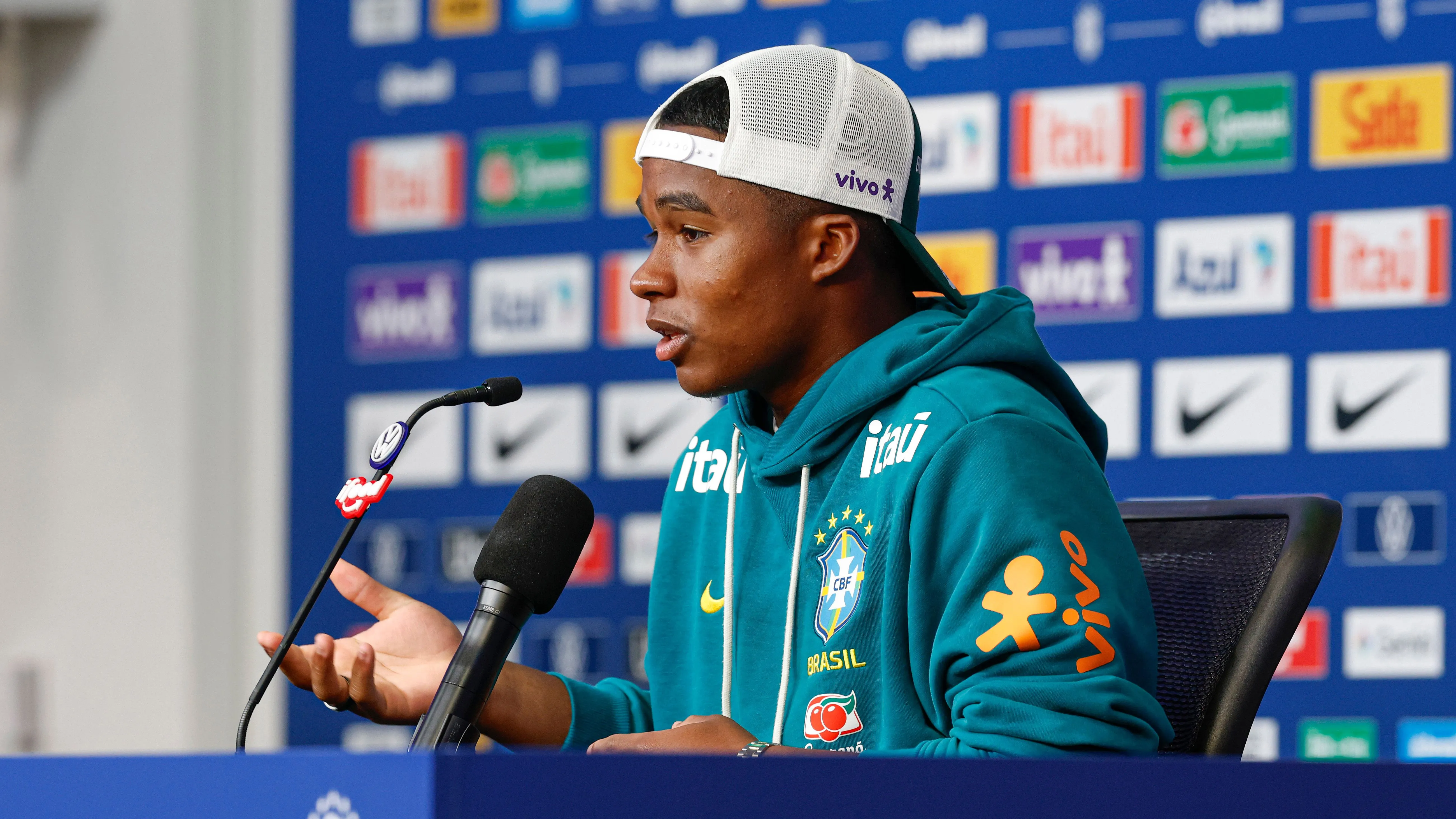 Endrick celebra confiança em Ancelotti e se prepara para duelo decisivo contra a Noruega.