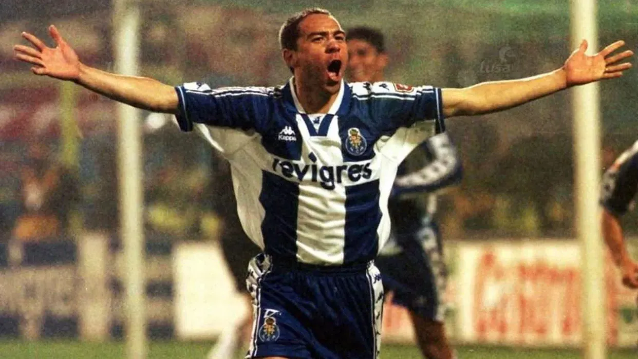 Rei Artur, ídolo do Porto e do Remo, é homenageado ao lado da torcida