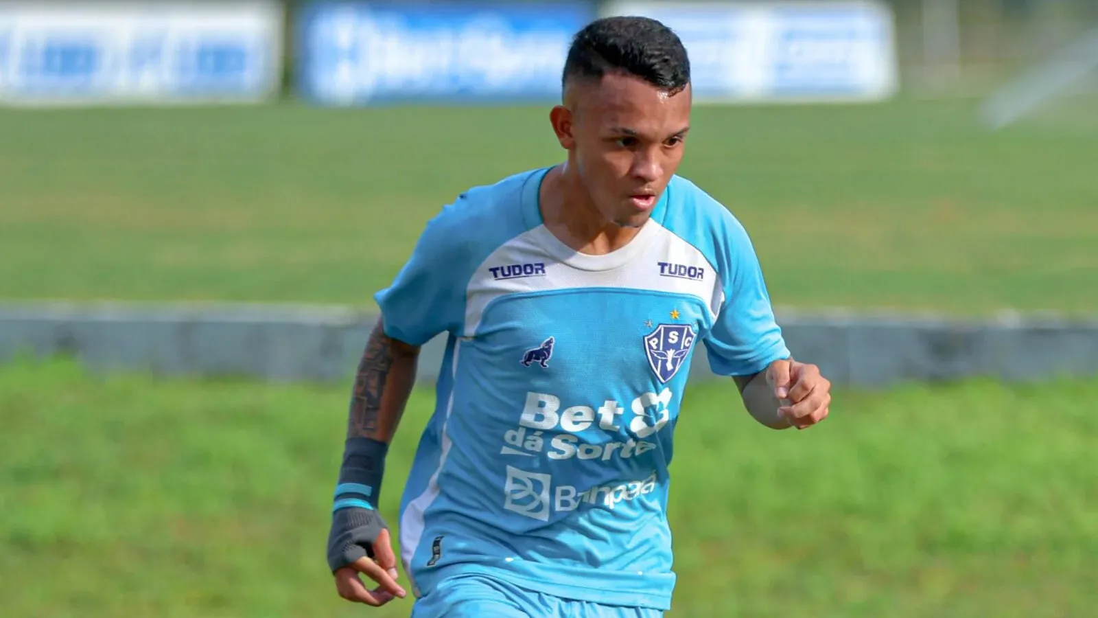 Imagem ilustrativa da notícia: Thalyson avança na recuperação e já treina com bola no Paysandu