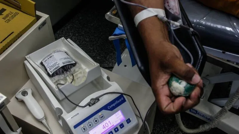 IHEBE mobiliza voluntários para reforçar os estoques e atender paciente internado no Hospital Saúde da Mulher.