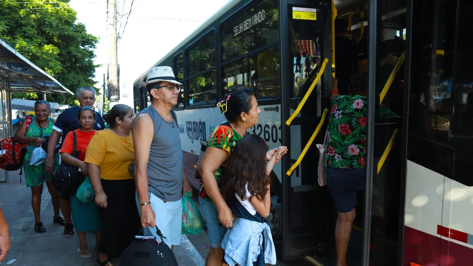 Prefeitura de Belém adiciona ônibus extras para Mosqueiro no último fim de semana das férias. Confira horários e detalhes da operação especial.