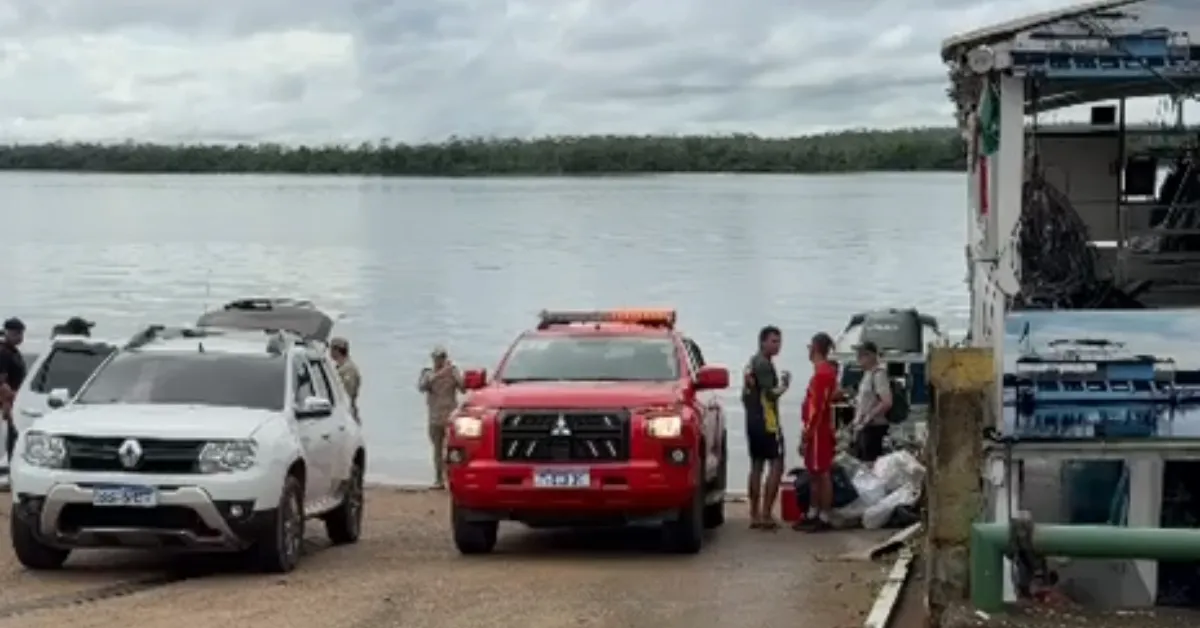 Equipes do Corpo de Bombeiros seguem as buscas por três indígenas desaparecidos após o naufrágio de uma embarcação no Rio Xingu, na Terra Indígena Koatinemo. Três vítimas já foram localizadas pelas equipes de resgate.