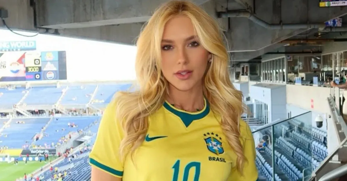 Enquanto a transmissão celebrava o gol que abriu o placar logo no primeiro minuto da partida, parte da torcida passou a cantar insultos direcionados a Virginia.