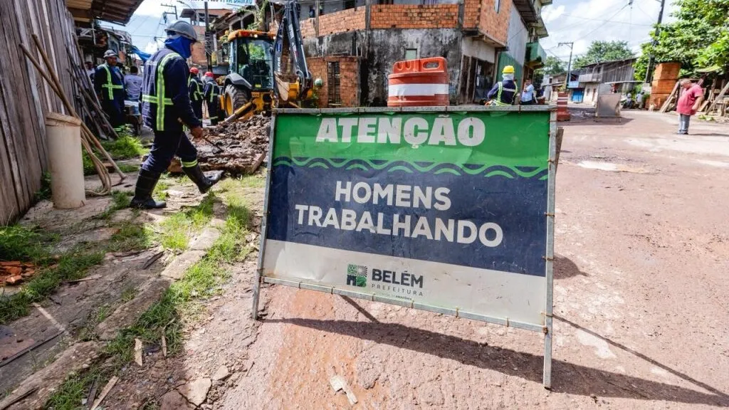 Prefeitura de Belém entrega obra de drenagem e pavimentação na rua Nova da Terra Firme, melhorando a infraestrutura urbana.