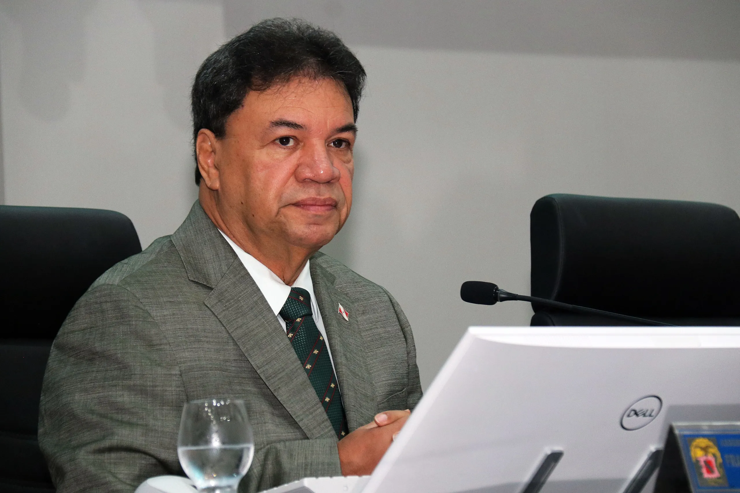 Imagem ilustrativa da notícia: Alepa aprova educação indígena e reforma da previdência
