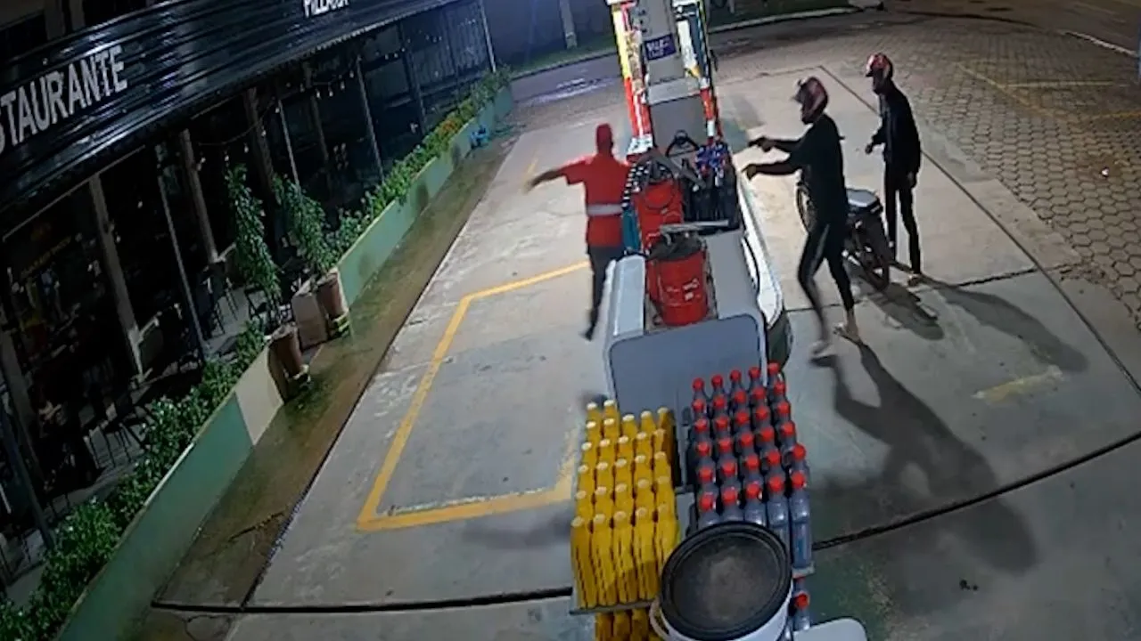 Os dois suspeitos já chegaram anunciando o assalto ao frentista