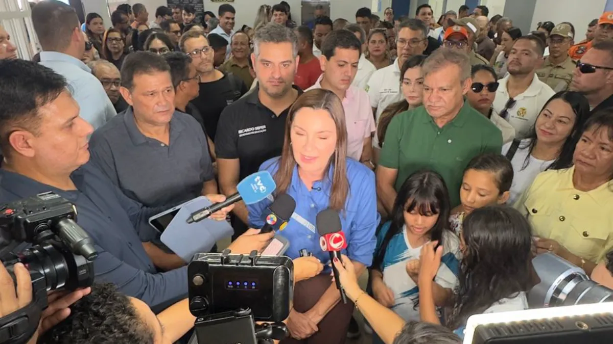A governadora Hana Ghassan Tuma durante a entrega da Escola Estadual Comandante Laurindo Cândido Azeitona, em Ananindeua.