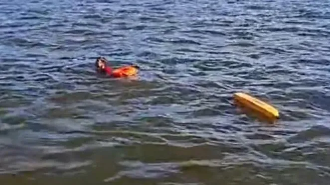 Imagem ilustrativa da notícia: Jovem desaparece após cair de lancha no rio Tapajós