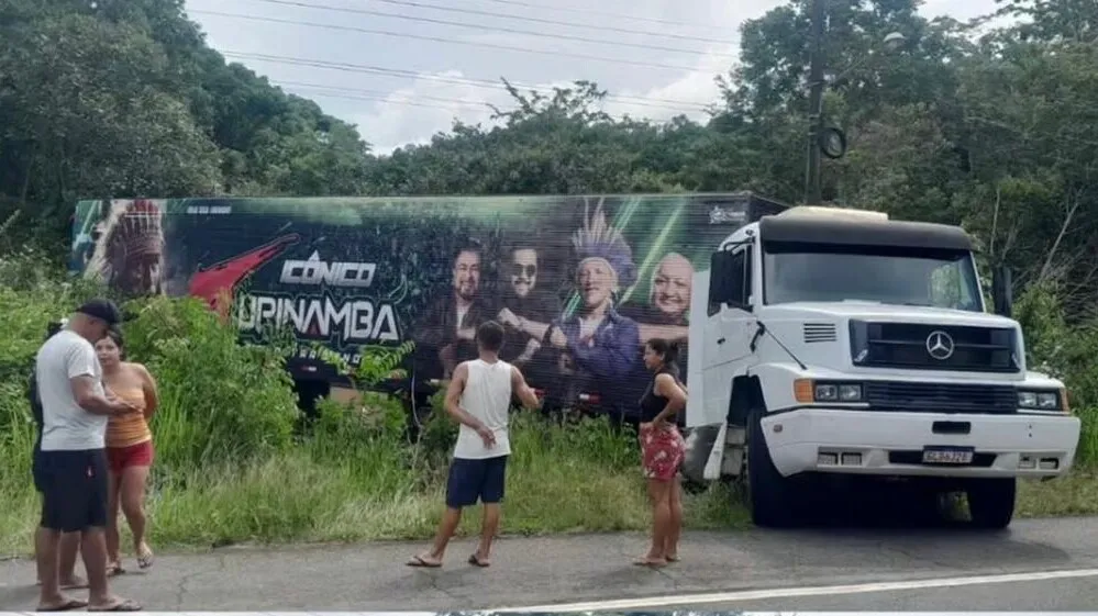 Um acidente com uma carreta da Tupinambá na PA-124 em São João de Pirabas não deixou feridos, mas levantou preocupações sobre a segurança da rodovia.