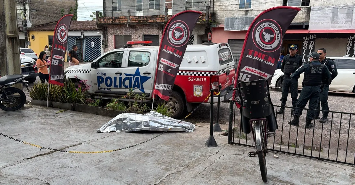 O crime foi registrado por câmeras de segurança. Até o momento, nenhum suspeito foi preso.