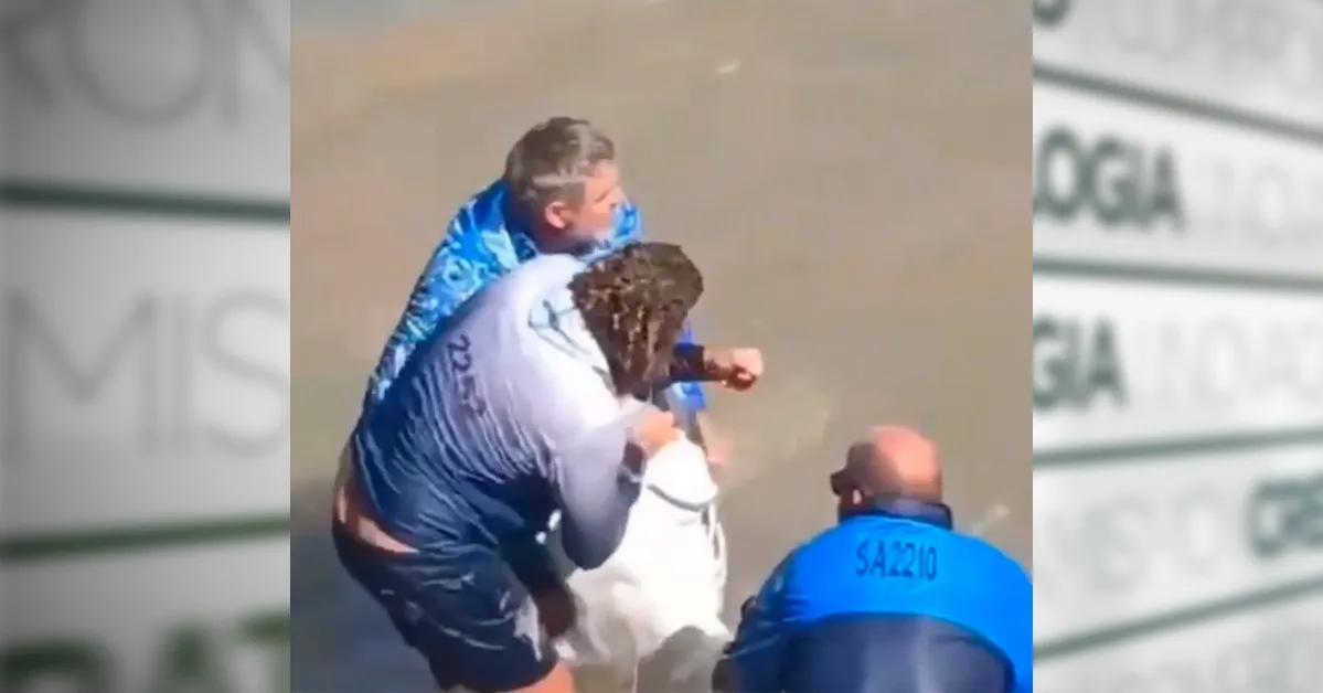 O vídeo mostra um pescador tentando retirar o anzil de um tubarão.