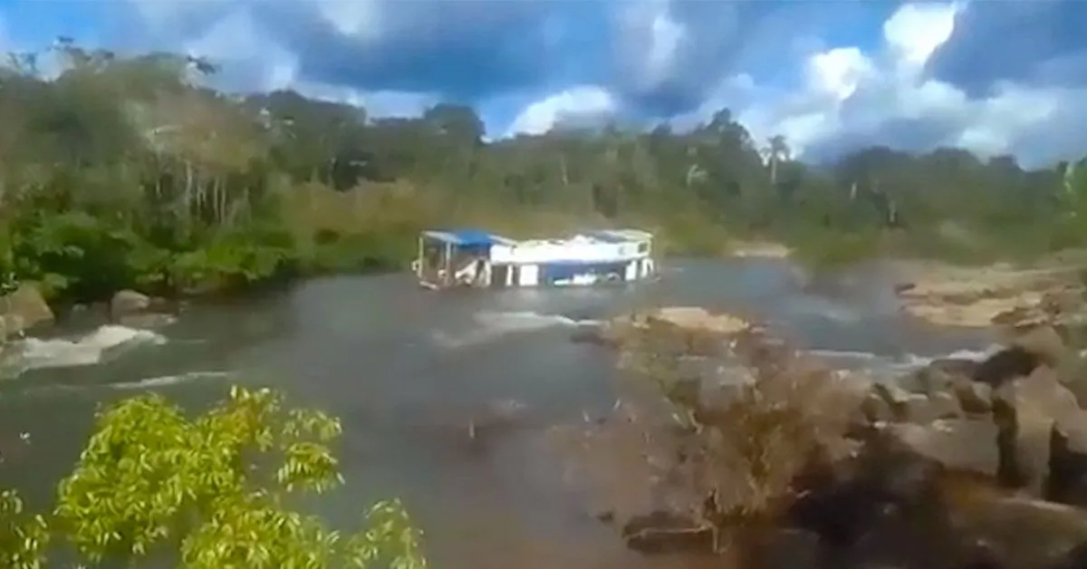 Um barco afundou no rio Iriri, em Altamira, sem feridos, mas com perda total da carga; saiba mais sobre os riscos da navegação na região.