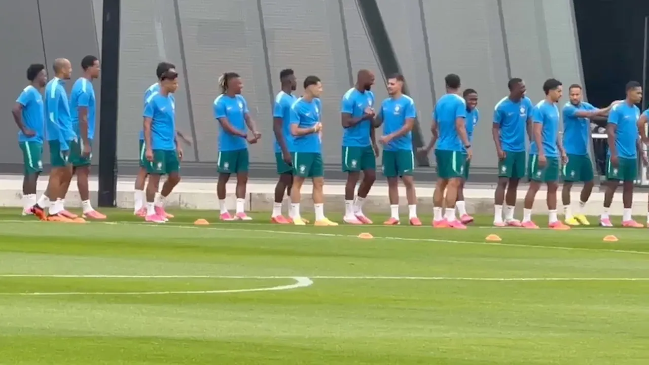 Seleção Brasileira iniciou nesta sexta-feira a preparação para enfrentar o Japão; maioria dos titulares fez apenas trabalho regenerativo após a vitória sobre a Escócia.