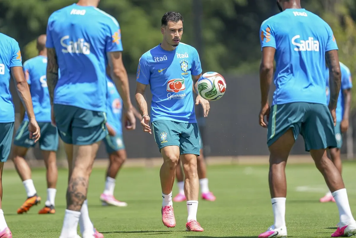 Gabriel Martinelli treinou neste sábado (4) com a seleção brasileira e pode ser titular contra a Noruega.
