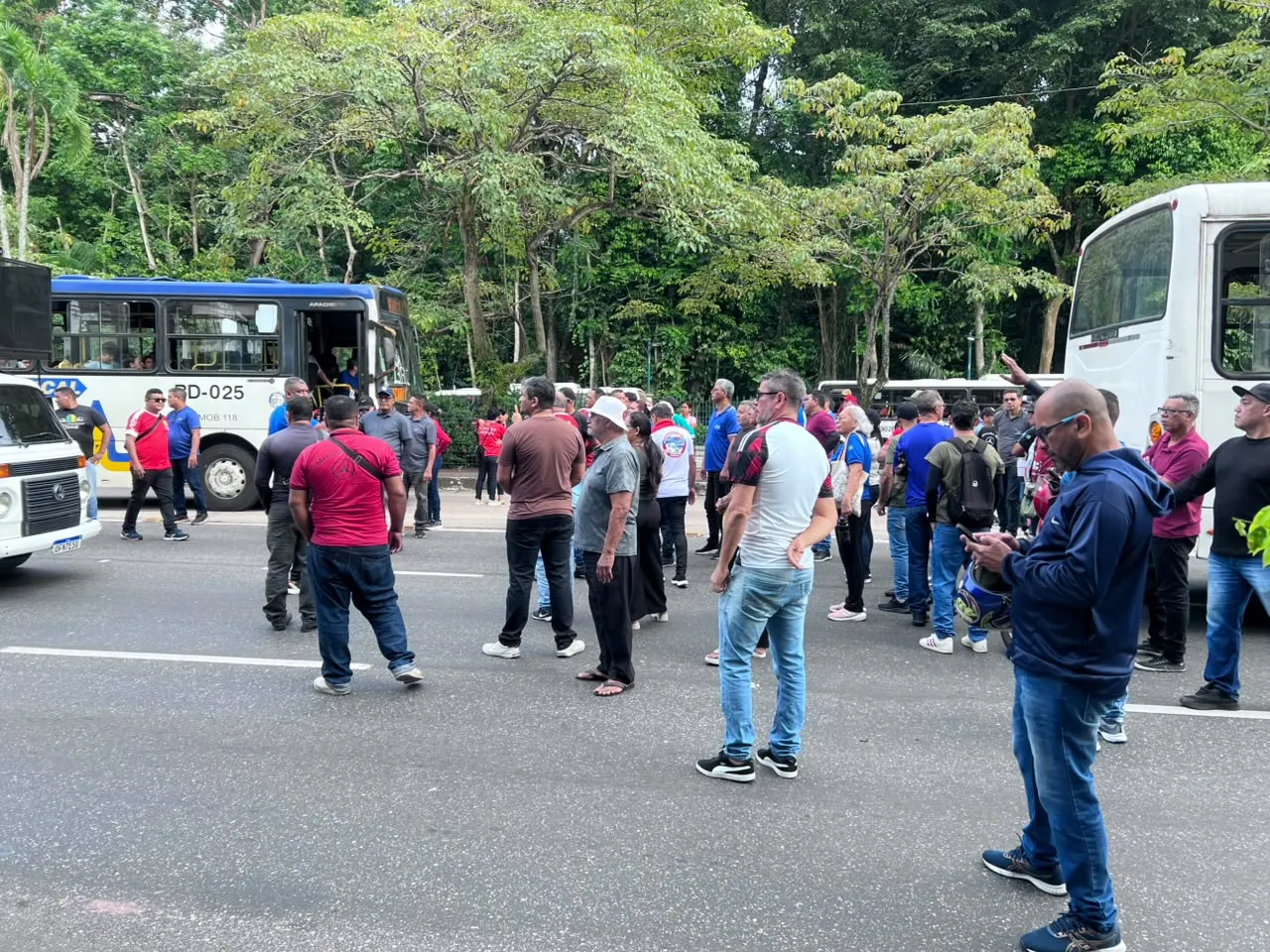 Motoristas na Avenida Almirante Barroso,